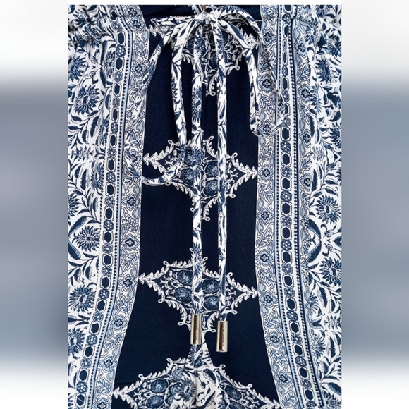 LULU'S Many Moons Ivory and Navy Blue/White Floral Print Short Romper. XS NWT - Picture 7 of 16